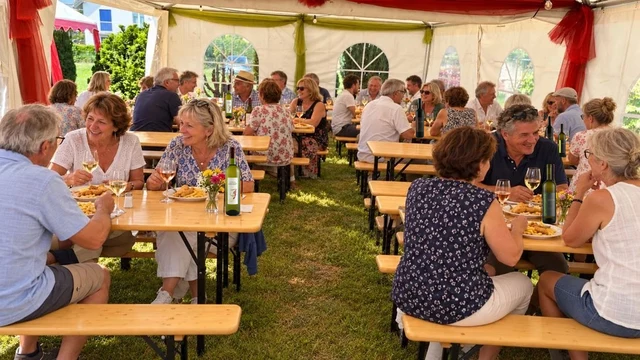 Wein und gutes Essen in geselliger Runde bei Grüninger’s Rebbau